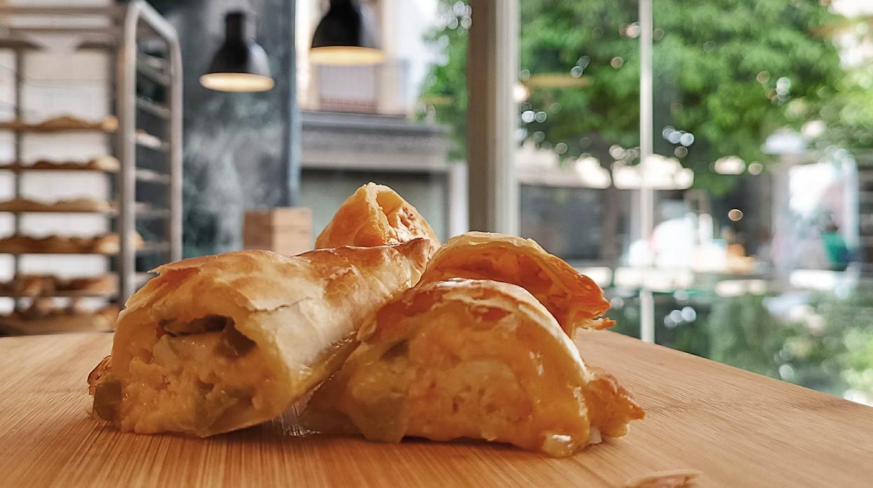 Las empanadas de Pampagonia, de masa fina y crujiente, se hornean al momento