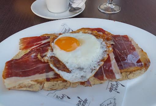 Dónde desayunar en Sevilla para reponer fuerzas tras la Madrugá