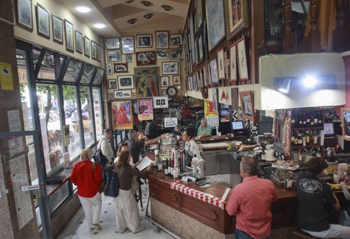 Mariano García (Donald): «Somos de los pocos sitios de Sevilla donde se siguen cantando las tapas»