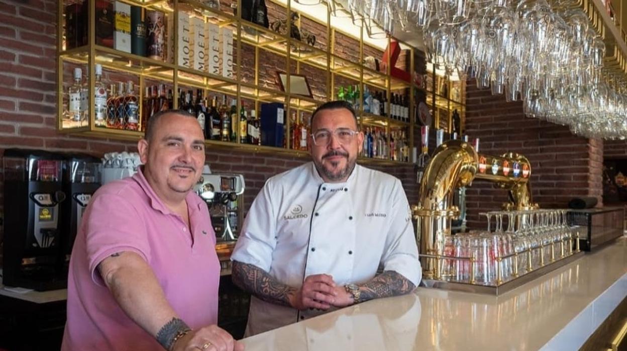 Los hermanos Pedro y José Luis Salcedo, en el nuevo establecimiento