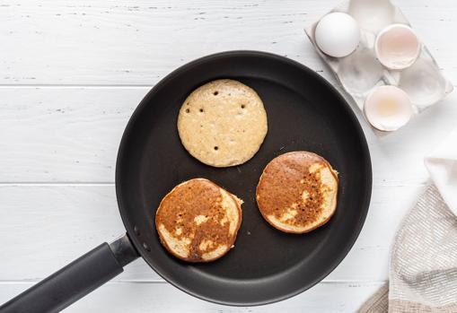 Las tortitas se hacen en una sarén con poca grasa