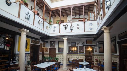 Dónde comer en Córdoba en restaurantes con patios bonitos y con encanto