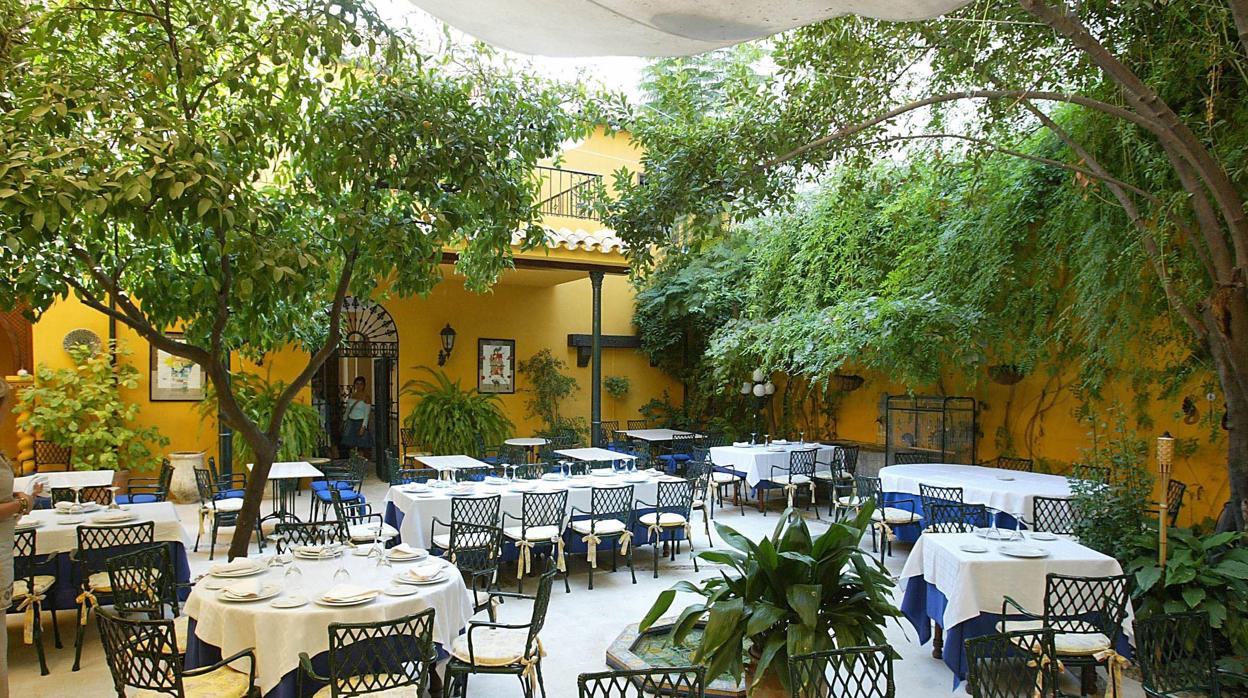Patio central del restaurante Los Berengueles, en el centro de Córdoba