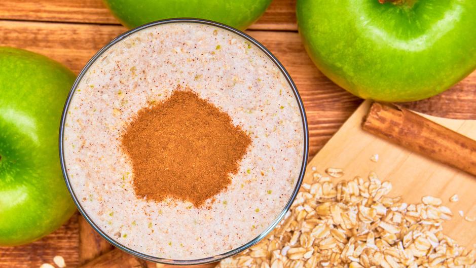 Batido de avena y manzana para deshinchar el vientre: así se prepara esta saludable bebida