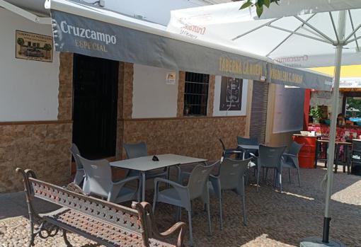 La terraza exterior de la taberna