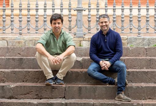 Jaime Guardiola y Pedro Ruiz-Ocejo (Salmedina) visitan La Antigua Bodeguita del Salvador