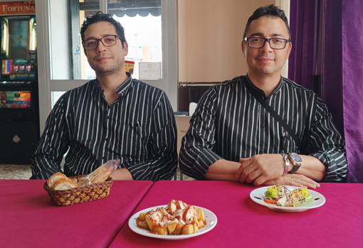 De izquierda a derecha, Gabriel y Mario Estrada, nuevos propietarios