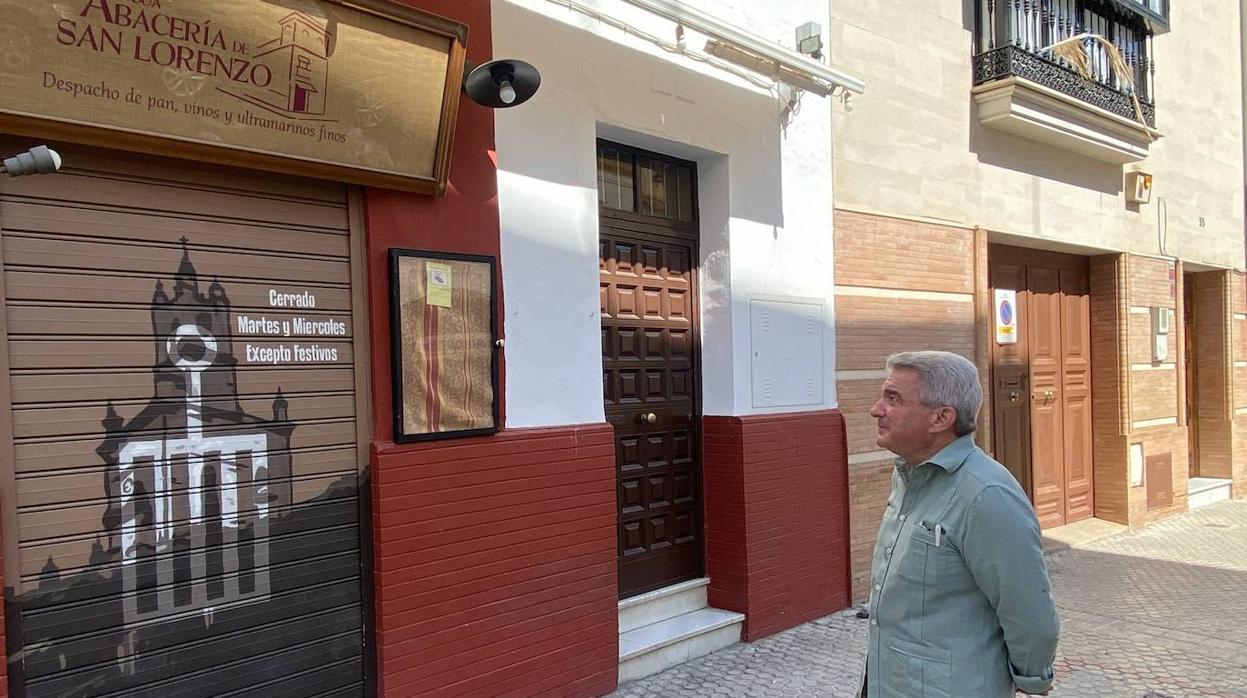 Ramón López de Tejada, frente a la Antigua Abacería de San Lorenzo