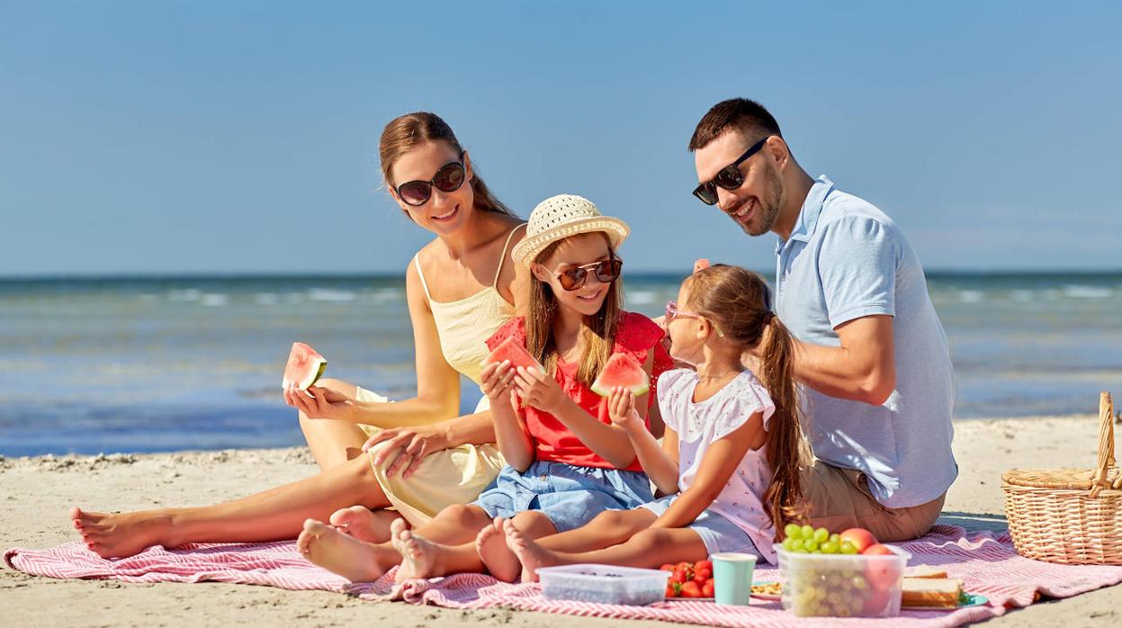 La fruta siempre es una buena opción para llevar a la playa, pero hay más opciones