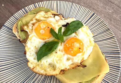 La tostada de la semana, con dos huevos a la plancha recién hechos