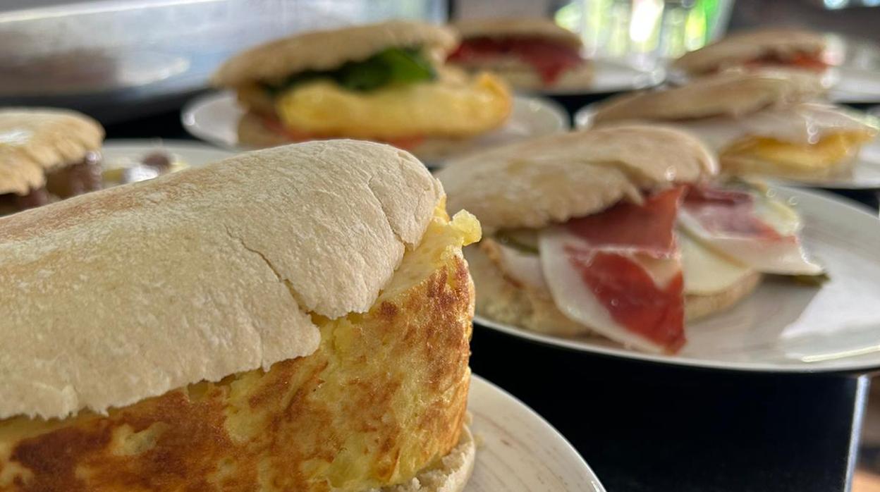 En Los Chopos tienen en carta más de 40 molletes diferentes