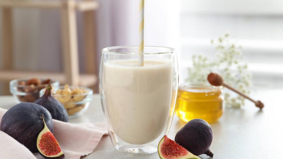 Batido energético de higos y avena, la bebida ideal para mantenerte activo durante el verano