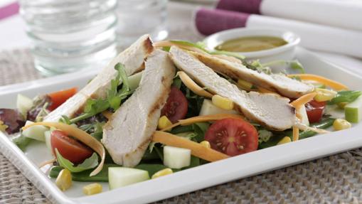 Las mejores ensaladas para combatir el calor del verano: recetas e ingredientes