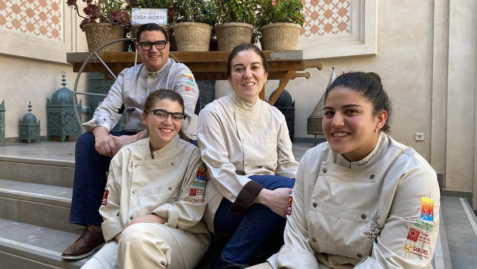 La cuarta generación entra en la cocina de la centenaria Casa Moral
