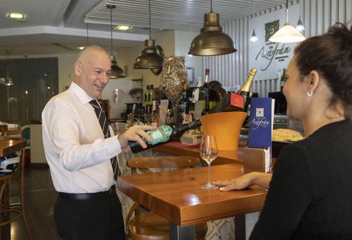 Julián Barrera (La flor de azafrán): «Me encanta que los clientes me llamen por mi nombre»