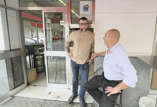 Iván Valero (Ivantxu) visita Bar Santa María: «Sitios como éste son la historia de Sevilla»