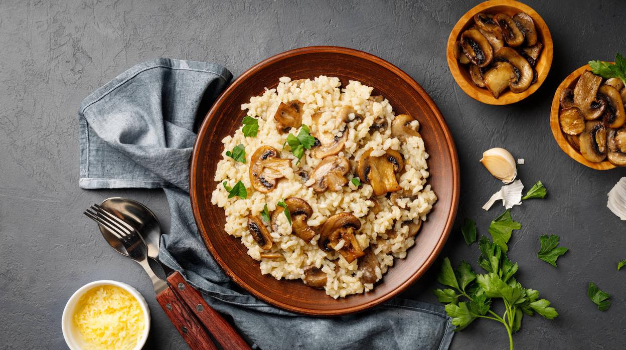 El risotto con setas es un plato muy otoñal