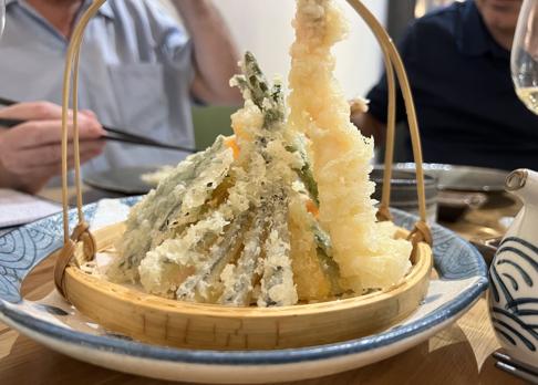 Tempura de verduras y langostnos