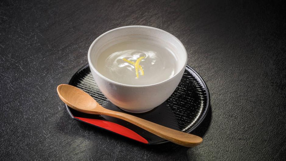 Infusión de kuzu: cómo preparar esta bebida de moda y cuáles son sus propiedades