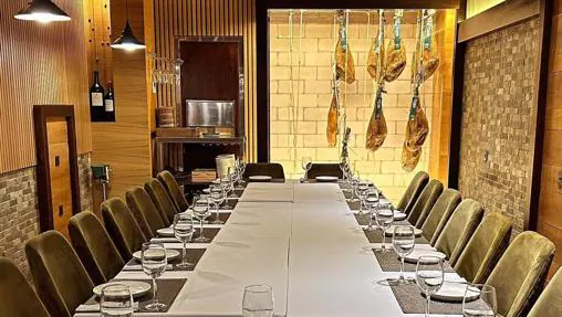 Veinte mesas y reservados especiales para celebrar comidas de Navidad en Sevilla