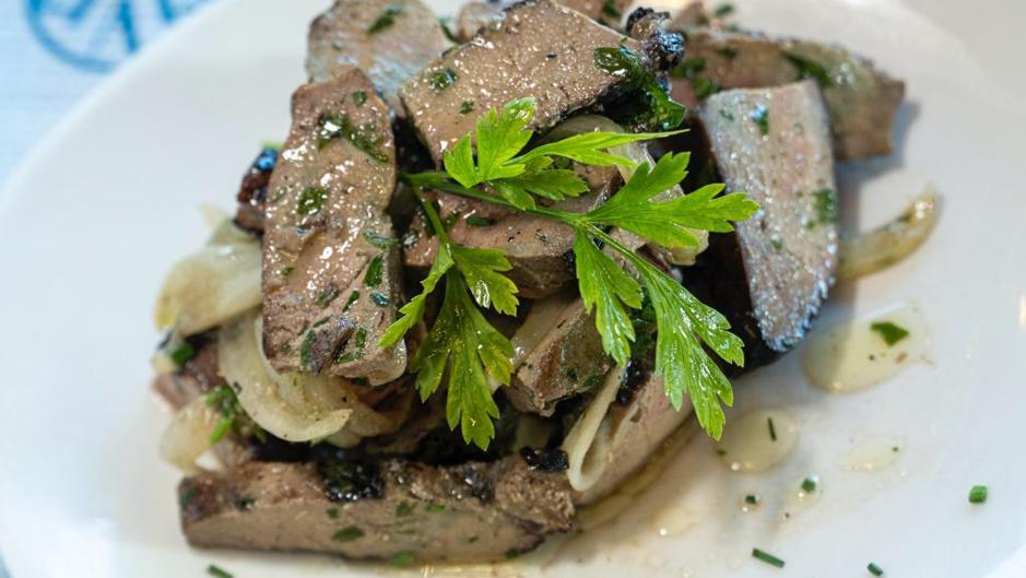 Barrabar's renueva su carta con más clásicos de la cocina sevillana