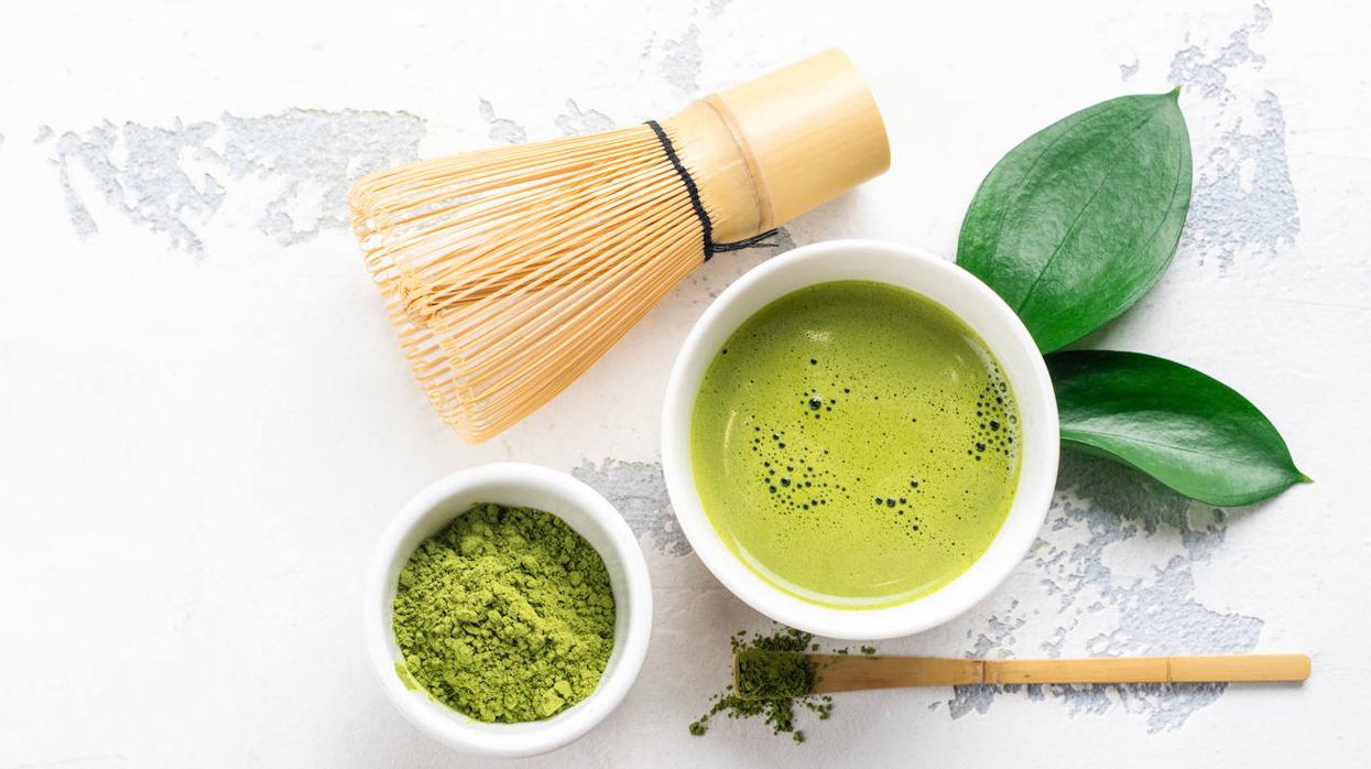 El té matcha se consume en polvo, de manera que sus nutrientes nos llegan de manera más directa