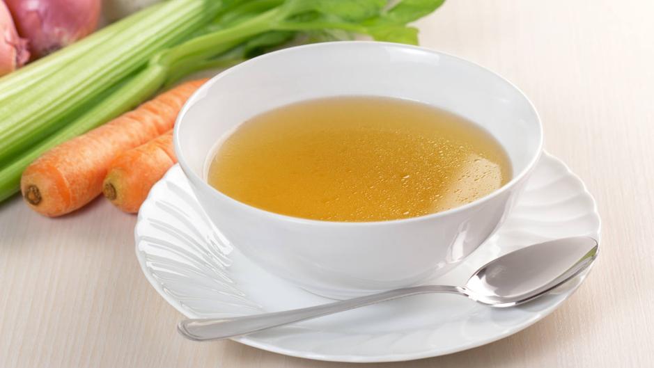 Consomé o caldo de Navidad: el plato típico que no falla y los mejores trucos para hacerlo