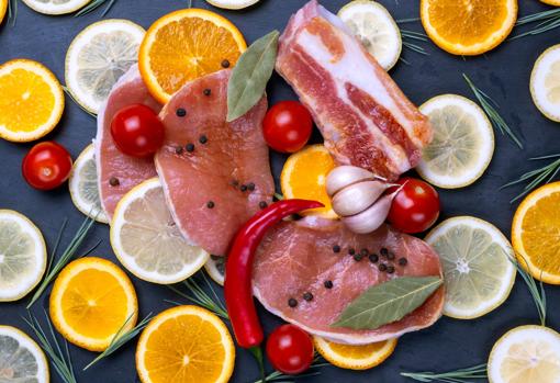 En la ensalada de limón serrano nos encontramos con cítricos y carnes.