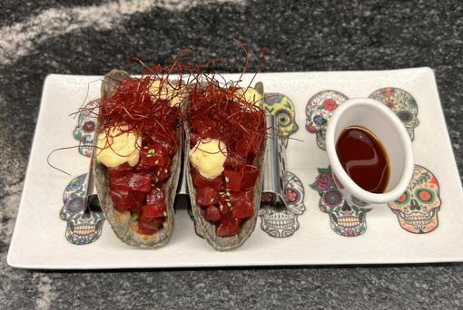 Taco de atún rojo salvaje con aguacate y mayo japonesa