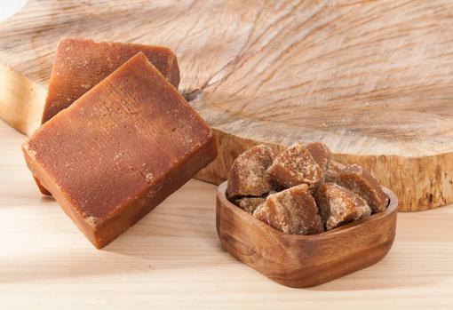 Trocea la panela antes de ponerla en el agua caliente