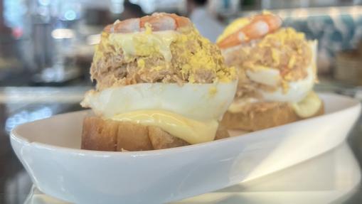 El regreso de los huevos rellenos a las barras sevillanas