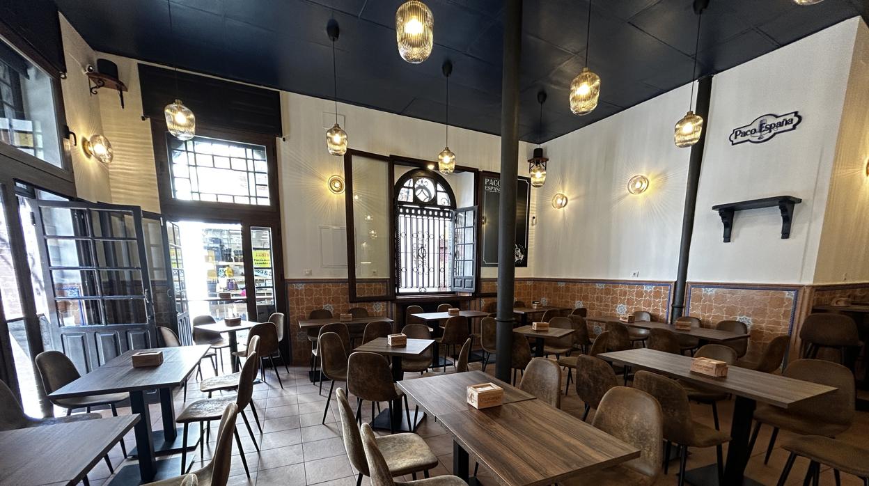 El nuevo Paco España devuelve la vida a la esquina de Casa Anselma