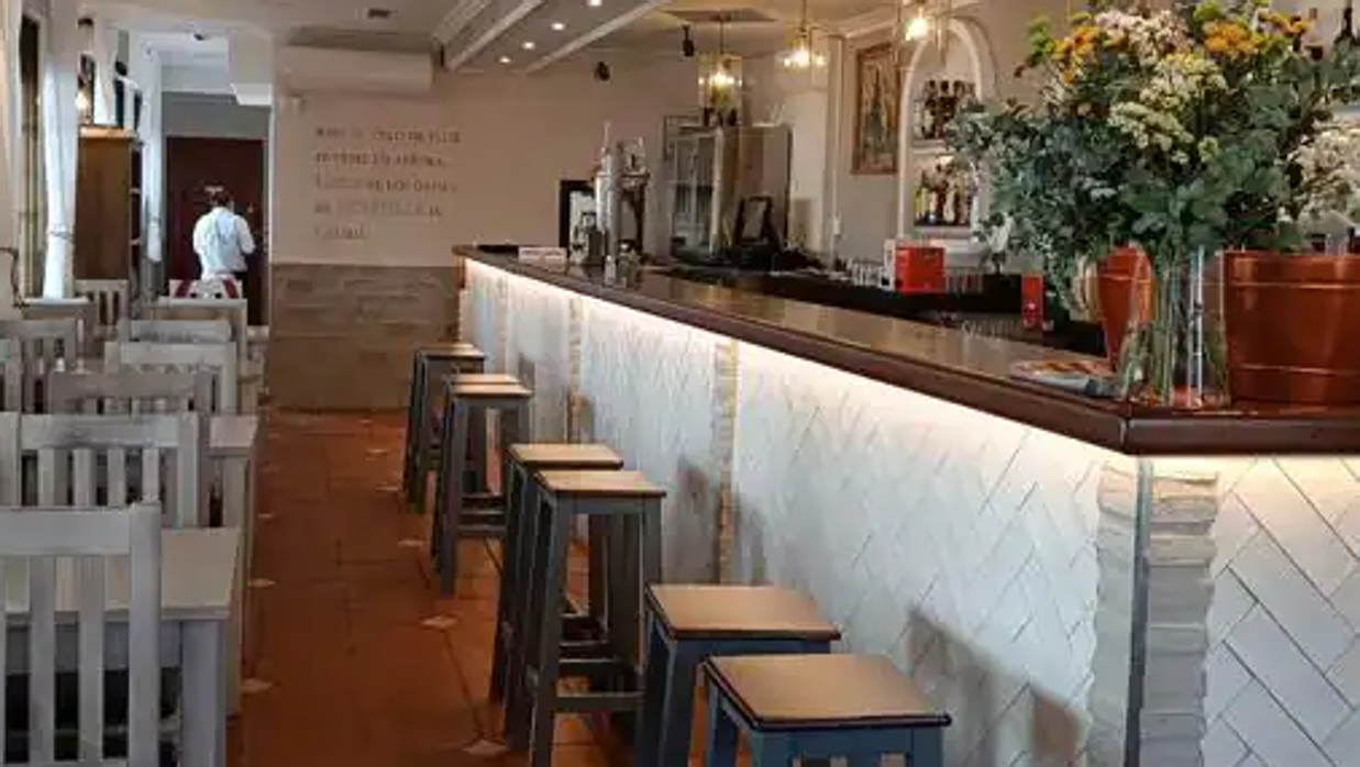Taberna El Pórtico de San Lorenzo: donde beben los poetas