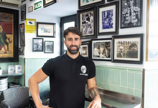 Ventura Pérez (Bar Arenal Ventura): «Muchos clientes llaman a esta esquina &#039;el balcón de Sevilla&#039;»