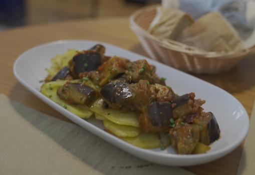 Zaalouk de berenjena con patata panadera