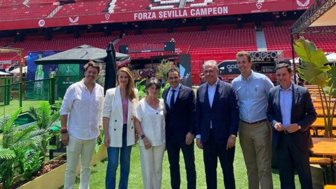 Presentación de The Champions Burger en el Estadio Ramón Sánchez-Pizjuán