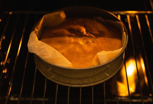 La temperatura del horno es una de las claves para mantener el volumen de tu bizcocho