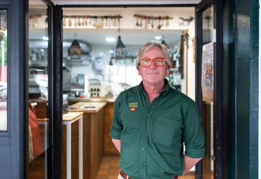 Ángel Ramos (Rengue Triana): «Mientras esté el bar abierto estoy yo; que me voy al Rocío o a la playa, se cierra»