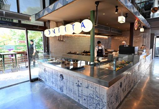 Puesto de pescados y arroces, Lonjita