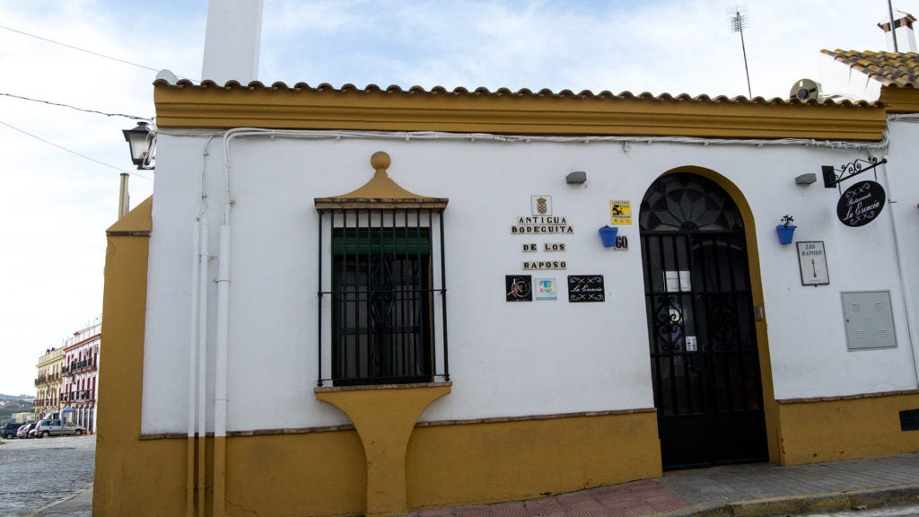 La Esencia, antigua Bodeguita Los Raposo, en Moguer. La Esencia, antigua Bodeguita Los Raposo, en Moguer