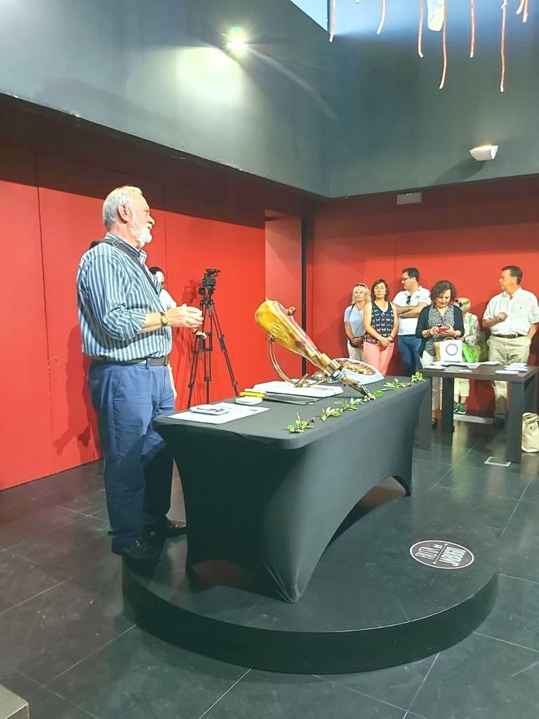 El vino y el jamón de Huelva llegan a la Universidad