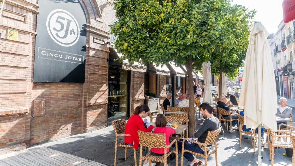 Las especialidades de Cinco Jotas, en el centro de Sevilla
