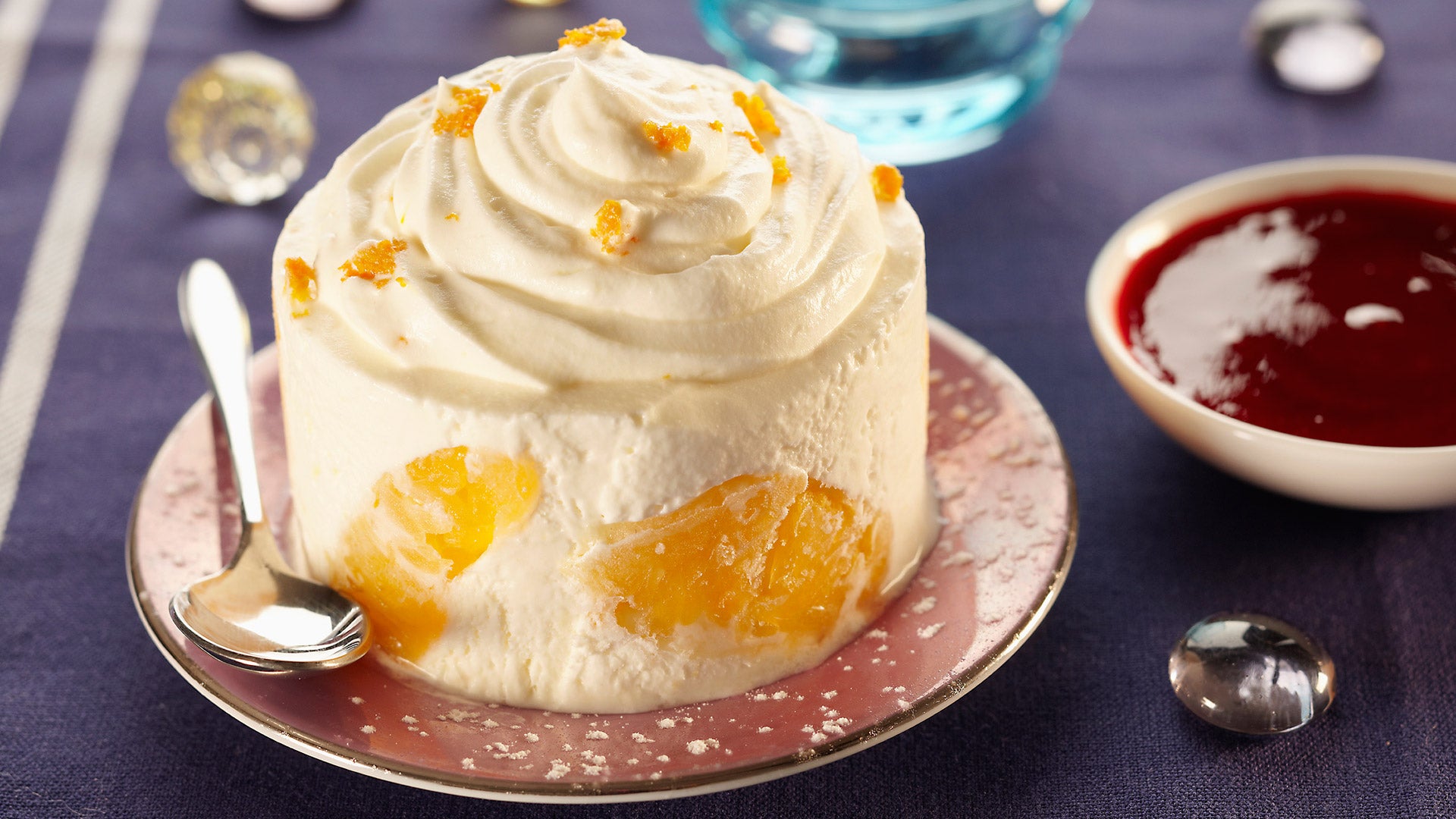 Sopa de naranja fría con helado de nata y fresas - Gurmé