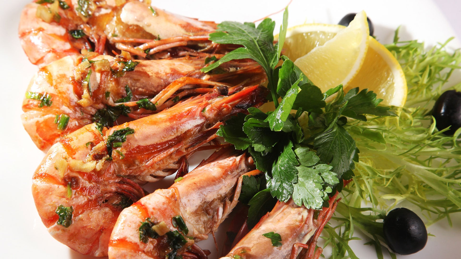 Gambas a la plancha con refrito de ajo y limón - Gurmé