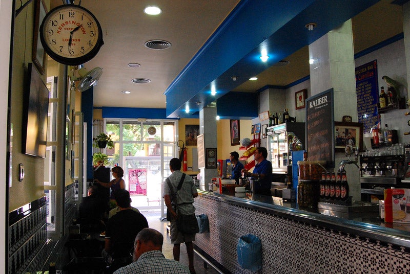 Las cabrillas se sirven con pan 740. Las cabrillas se sirven con pan