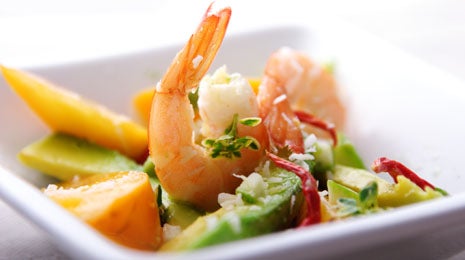 Ensalada de mango, aguacate y gambas