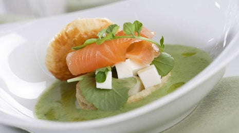 Crema de berros con salmón ahumado y queso fresco - Gurmé