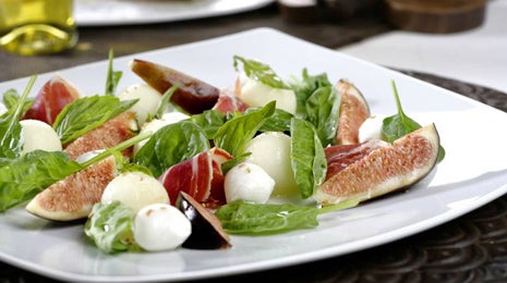 Ensalada con brevas, jamón y mozzarella - Gurmé