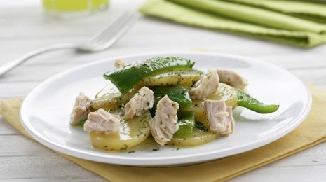 Pimientos verdes con patatas y atún en escabeche - Gurmé