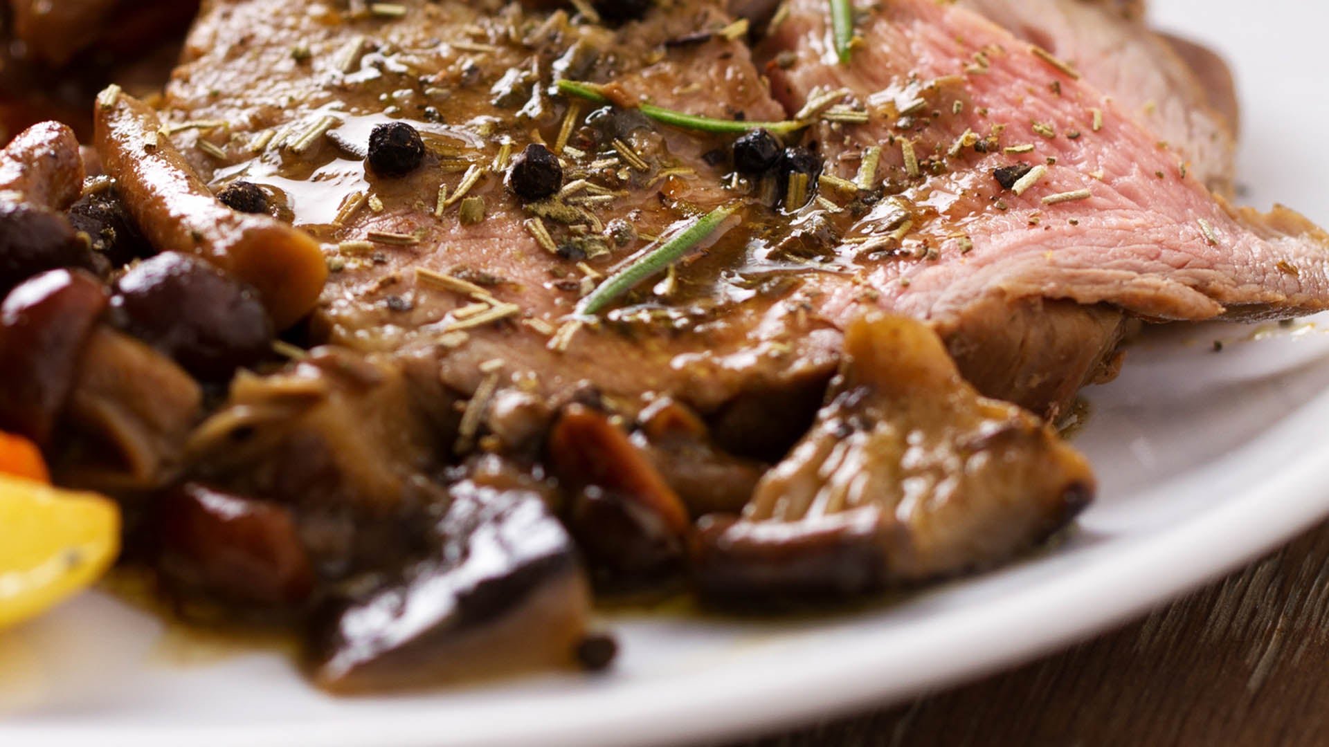 Lomo de cerdo con champiñones - Gurmé